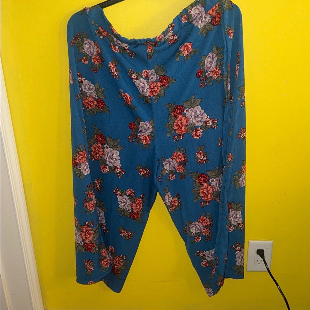🩵Kristin Nicole Blue Floral Pants NWOT - Picture 4 of 4